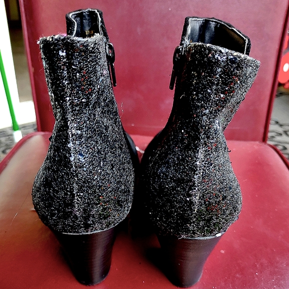 Women's Ankle Boots - Picture 3 of 5